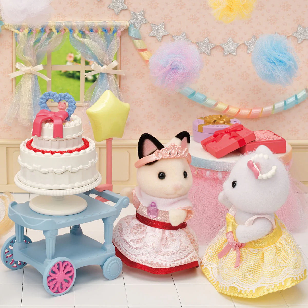 Calico Critters Party Time Playset -Tuxedo Cat Girl - Image 3